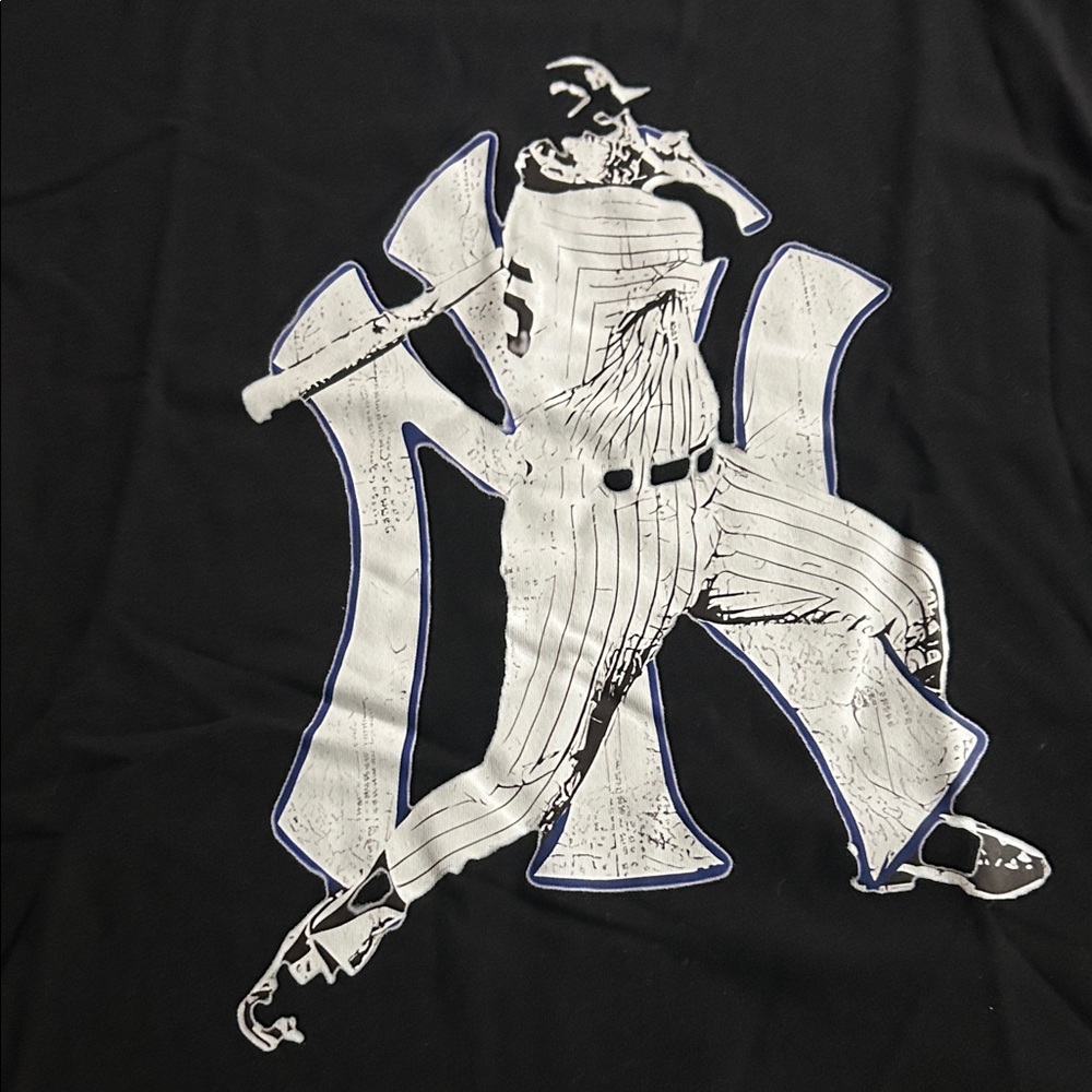 THURMAN MUNSON  Graphic T-Shirt with Baseball Design.